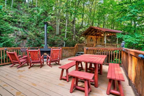 Bear Mountain Chalet in the Woods w/ Hot Tub photo 24