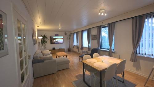 a living room with a table and a couch at Plads til børnefamilien i hjertet af Esbjerg in Esbjerg