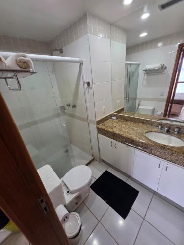 a bathroom with a toilet and a shower and a sink at tropical Flat Belissimo in Manaus