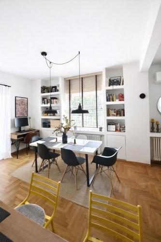 Athenian Coastal Urban Living