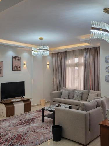 شقة جميله ورائعه وهادية في التجمع الخامس