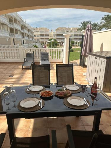 Schöne Unterkunft mit Pool und Terrasse.