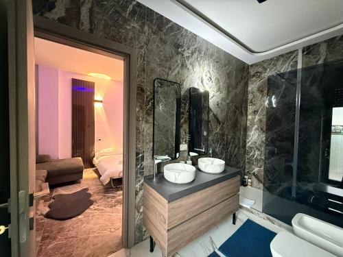 a bathroom with a sink and a mirror at DyAndy Suites Expo Milano in Baranzate
