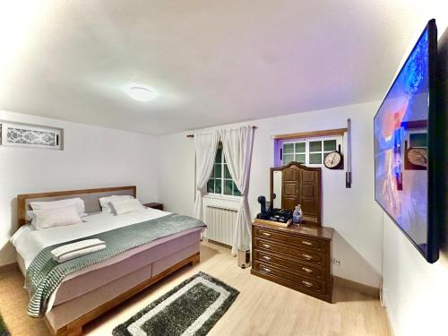 a bedroom with a bed and a dresser and a window at Quarto Eixo Atlântico in Bragança