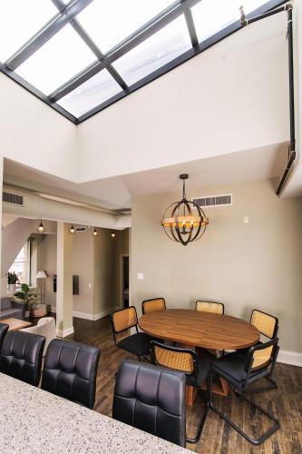 a dining room with a table and chairs at Downtown Luxury 2BR Penthouse Loft - Sleeps 6-8 in Milwaukee