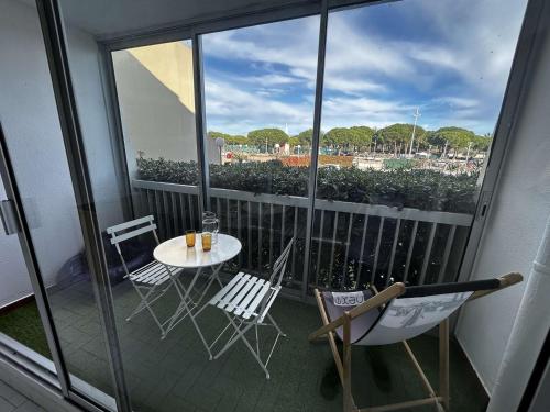 Studio cabine 4 pers à Port Camargue avec terrasse et parking privé