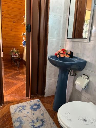 a bathroom with a blue sink and a toilet at Apartamento in Barra del Chuy