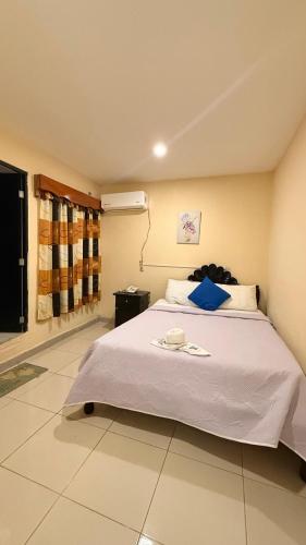 a bedroom with a bed with a tray on it at Hotel Boutique Los Laureles in Tuxtla Gutiérrez