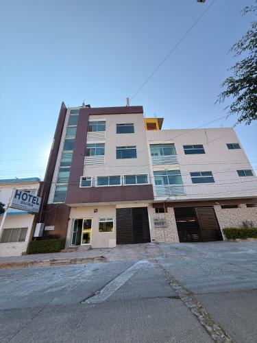 a building with a parking lot in front of it at Hotel Boutique Los Laureles in Tuxtla Gutiérrez