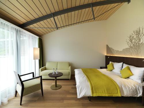 Postel nebo postele na pokoji v ubytování Hotel Artos Interlaken