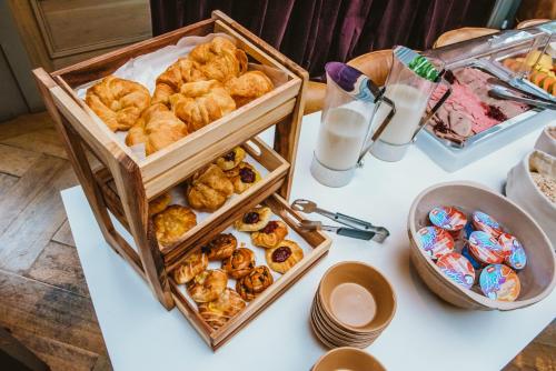 Makanan di atau berdekatan hotel