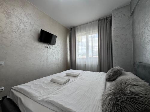 a bedroom with a bed with towels on it at Spacious 2 Bedroom Apartment in Iaşi