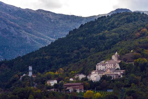 a building on top of a mountain with trees at il sogno di Tino in Cabernardi
