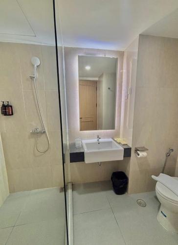 a bathroom with a shower and a sink and a toilet at Bogorienze City Resort in Pamoyanan