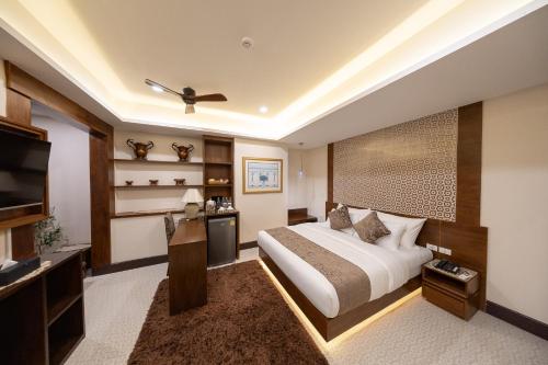 a hotel room with a bed and a flat screen tv at Casa Le Damuz At MRT Bangphlat - Adult Only in Bangkok