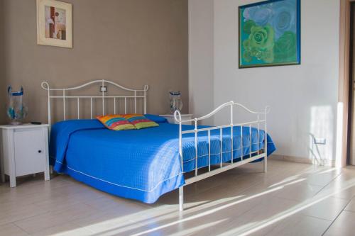 a bedroom with a bed with a blue comforter at Salisù Country House in Mignano Monte Lungo