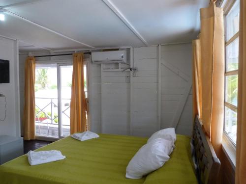Postel nebo postele na pokoji v ubytování Sunset Hotel
