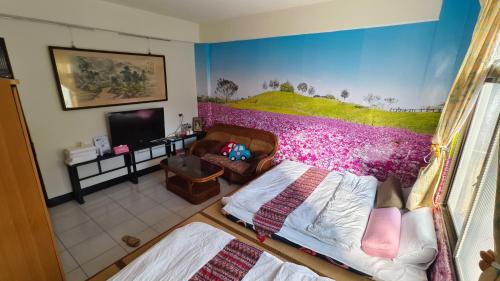 a living room with a couch and a painting on the wall at 山頂洞人 in Fengyuan