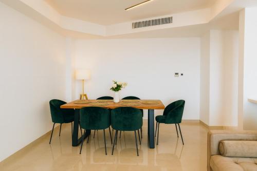 New Luxury 2BR Seaview Apt, Sun City, Pool and Beach