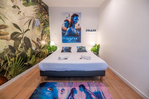Hollywood 9 People - KHbnb center