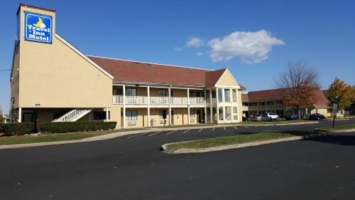 a large building with a sign in front of it at Travel Inn Motel in Hartford