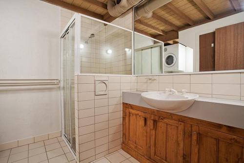a bathroom with a sink and a shower at Gundy Lodge in Dinner Plain