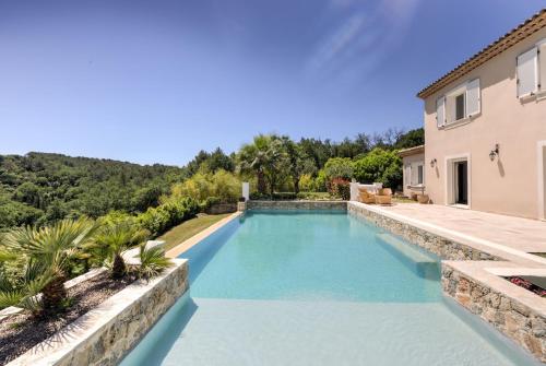 Villa de charme avec piscine, vue nature et salle de sport