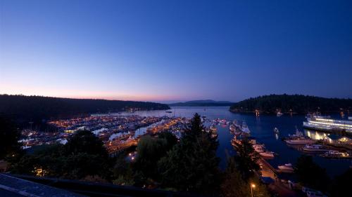 a harbor at night with boats in the water at Friday Harbor House in Friday Harbor
