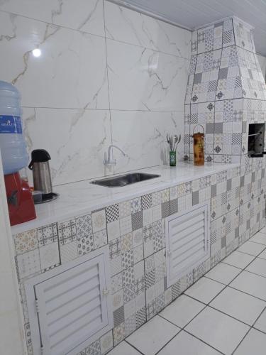 a kitchen with a sink and a tiled counter top at Casa Laguna in Laguna