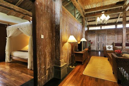 Un pat sau paturi într-o cameră la The Sanyas Retreat