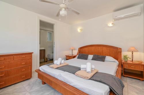 Villa Hermosa by Aguilarent