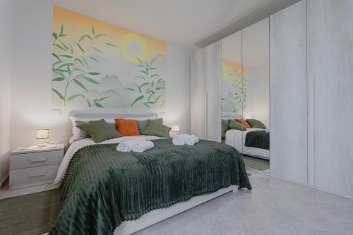 a bedroom with a bed with a green blanket at Casa Dama in Casaleone