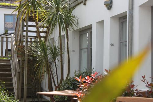 Κήπος έξω από το Hôtel Le Vieux Gréement