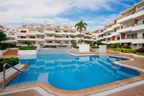 One-bedroom Apartment With Terrace, Pool and Partial Sea Views