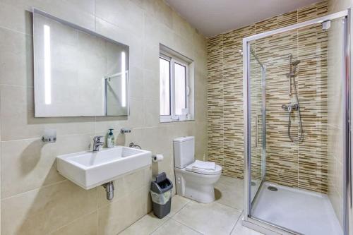 Foto Seaside Sliema Escape 1-Bed Maisonette Near Sea 4
