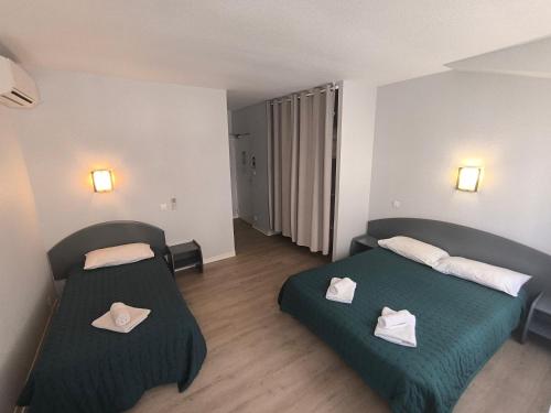 Lova arba lovos apgyvendinimo įstaigoje Central Hôtel