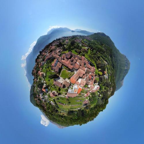 an aerial view of a house on a island in the ocean at Passer Relais Bistrot in Menaggio