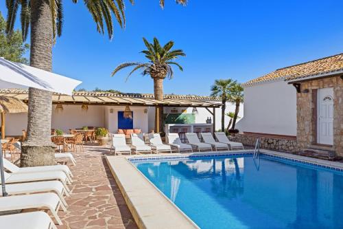 House - Sleeps 10 to 34 - Heated Pool - Parking