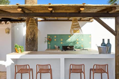 House - Sleeps 10 to 34 - Heated Pool - Parking