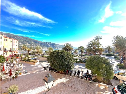 MONACO - MENTON - SEA VIEW - FULL CLIM - 2 BEDROOMS - PREMIUM LOCATION - LUXURY RENOVATED - PARKING - BALCONY - BEAcH and SUN