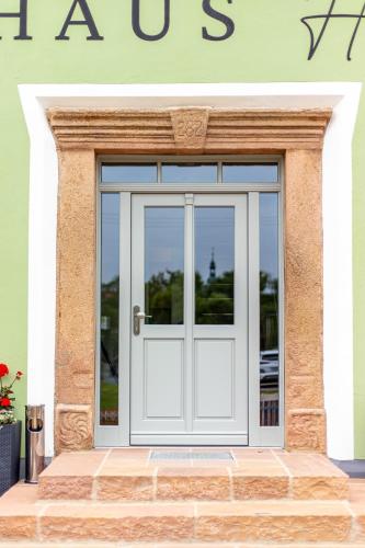a white door in front of a building at Apartment "Hopfenblume" in Spalt