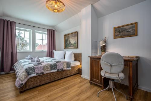 a bedroom with a bed and a desk and a chair at Schwedenhaus Leevsteed in Neuhaus