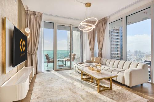 Modern 2BR Apartment with Zabeel Park & Skyline Views