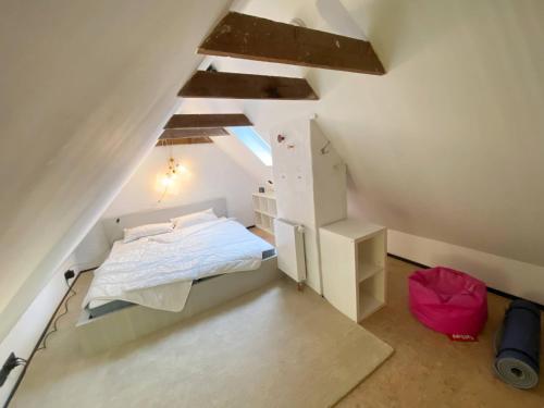 a small bedroom with a bed in a attic at AHOI MARIE in Blekendorf