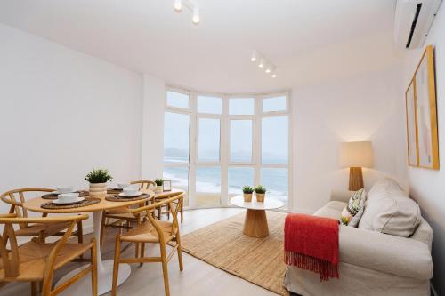 Beachfront apartment in Las Canteras S5
