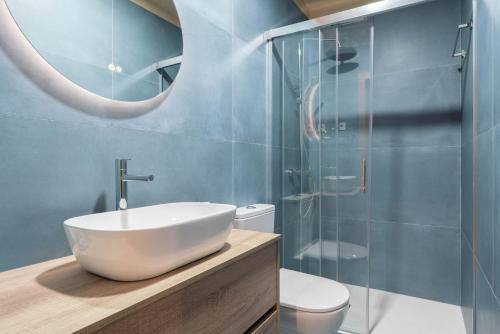 Elegant Modern Flat with Balcony by HostWise