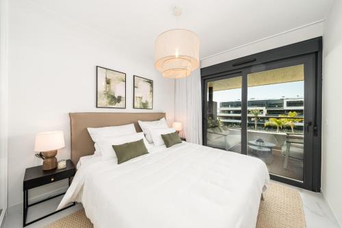 CasaBlanka Boutique Apartment, Sunny Terrace & Heated Pool - Lagoons Village Resort