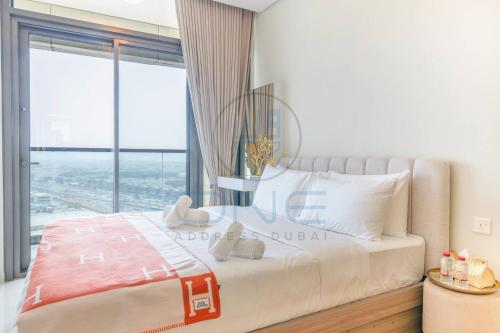 Designer 1BR on High Floor Downtown Vibes