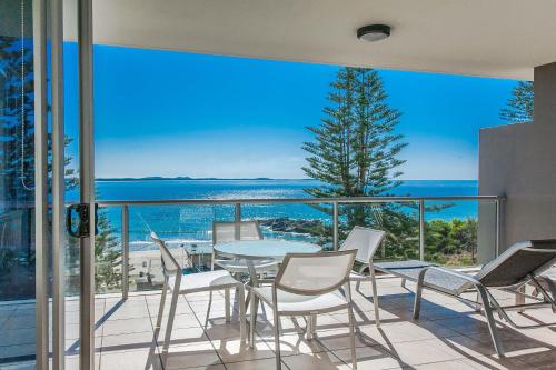 A balcony or terrace at Sandcastle Apartments