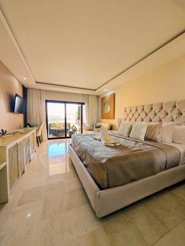 a large bedroom with a large bed in a room at Beautiful Apartment overlooking Samaná Bay in Cayo Vigía